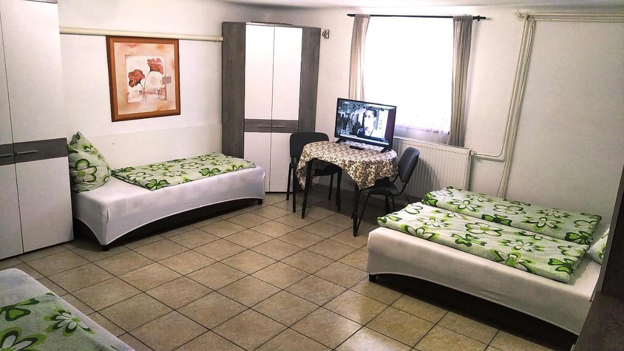 Hostel Maros Γκιόρ Εξωτερικό φωτογραφία